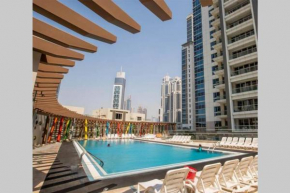 HiGuests - Roomy Apt With Infinity Pool Close to Burj Khalifa